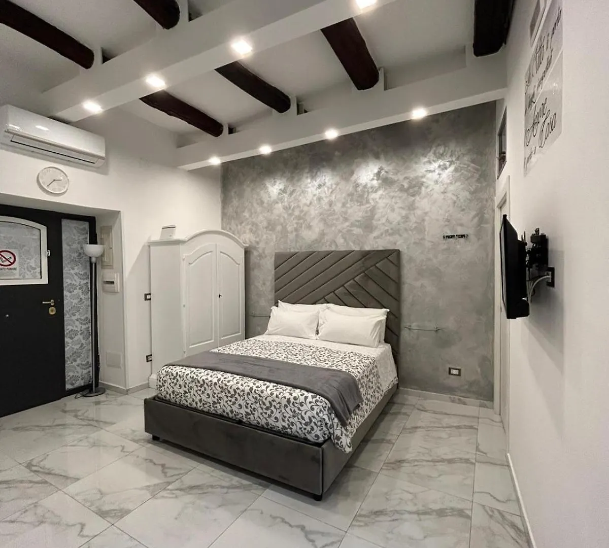 Casa Tolentino Al Centro Di Napoli location